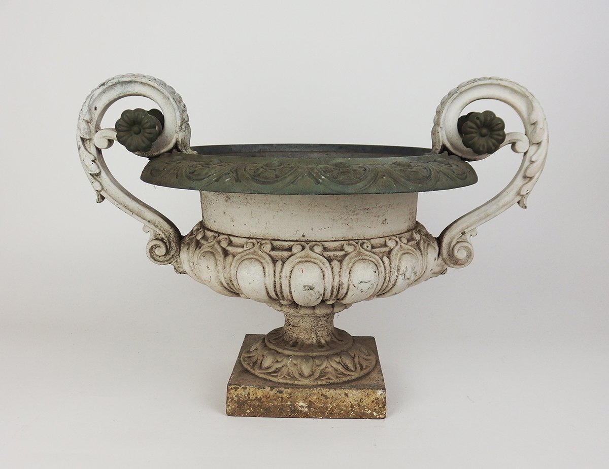Medicis-shaped Cast-iron Planter-photo-2