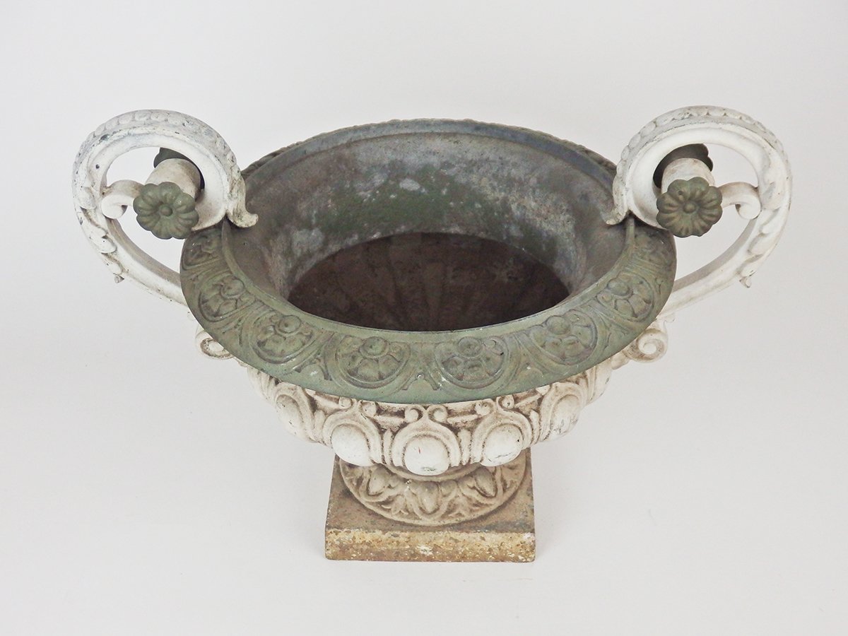 Medicis-shaped Cast-iron Planter-photo-4