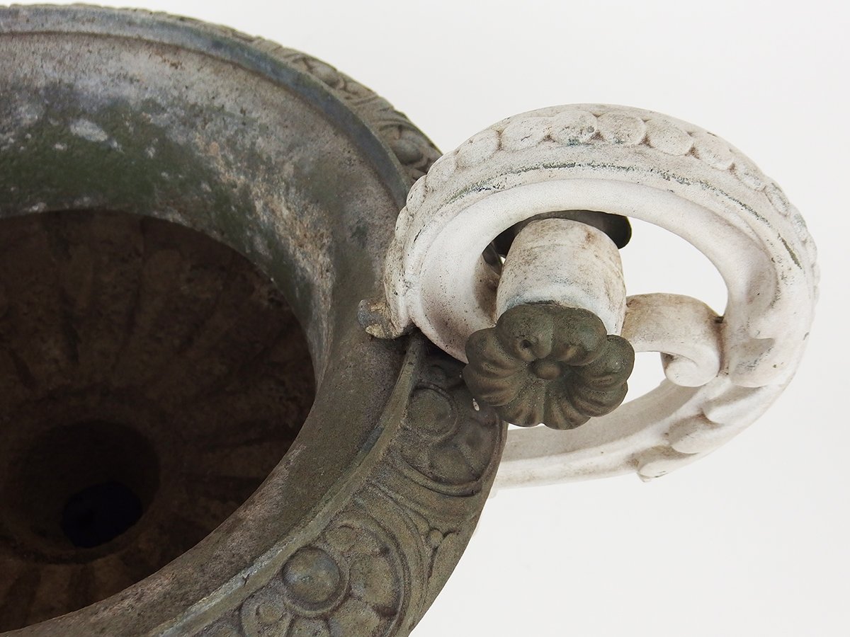 Medicis-shaped Cast-iron Planter-photo-4