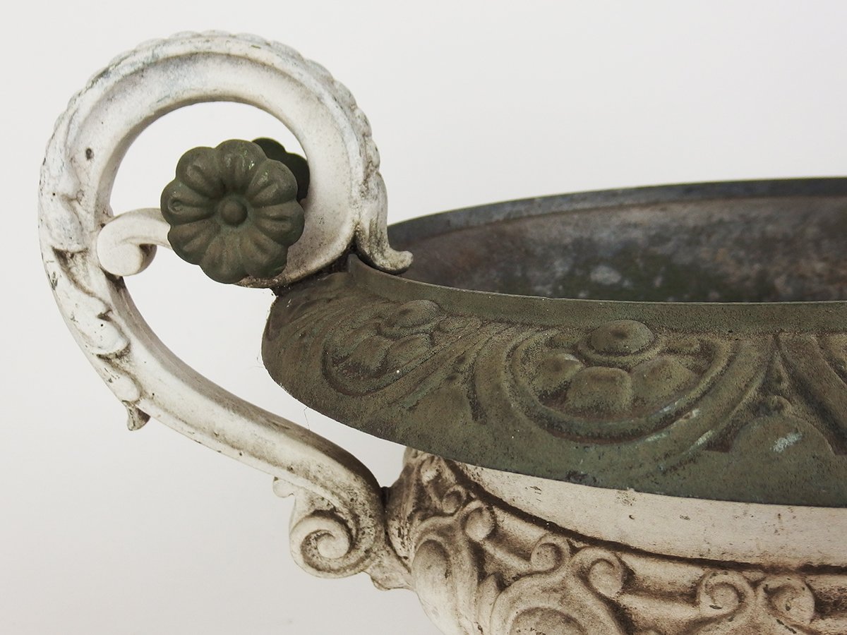 Medicis-shaped Cast-iron Planter-photo-6