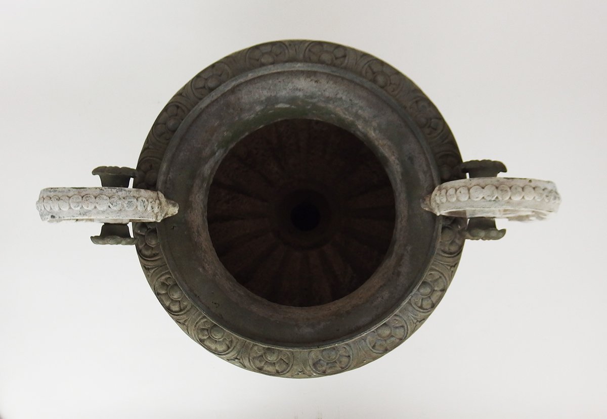 Medicis-shaped Cast-iron Planter-photo-7