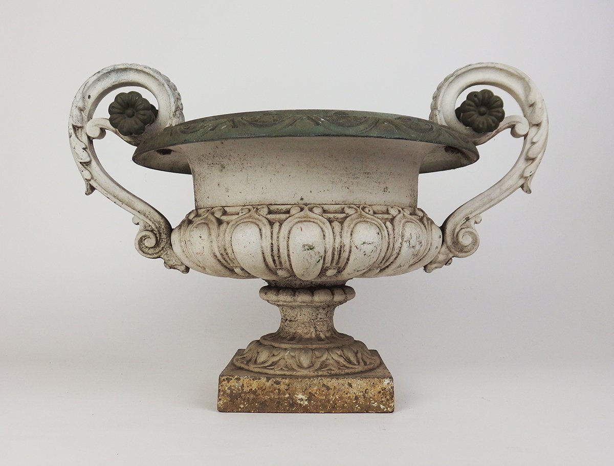 Medicis-shaped Cast-iron Planter