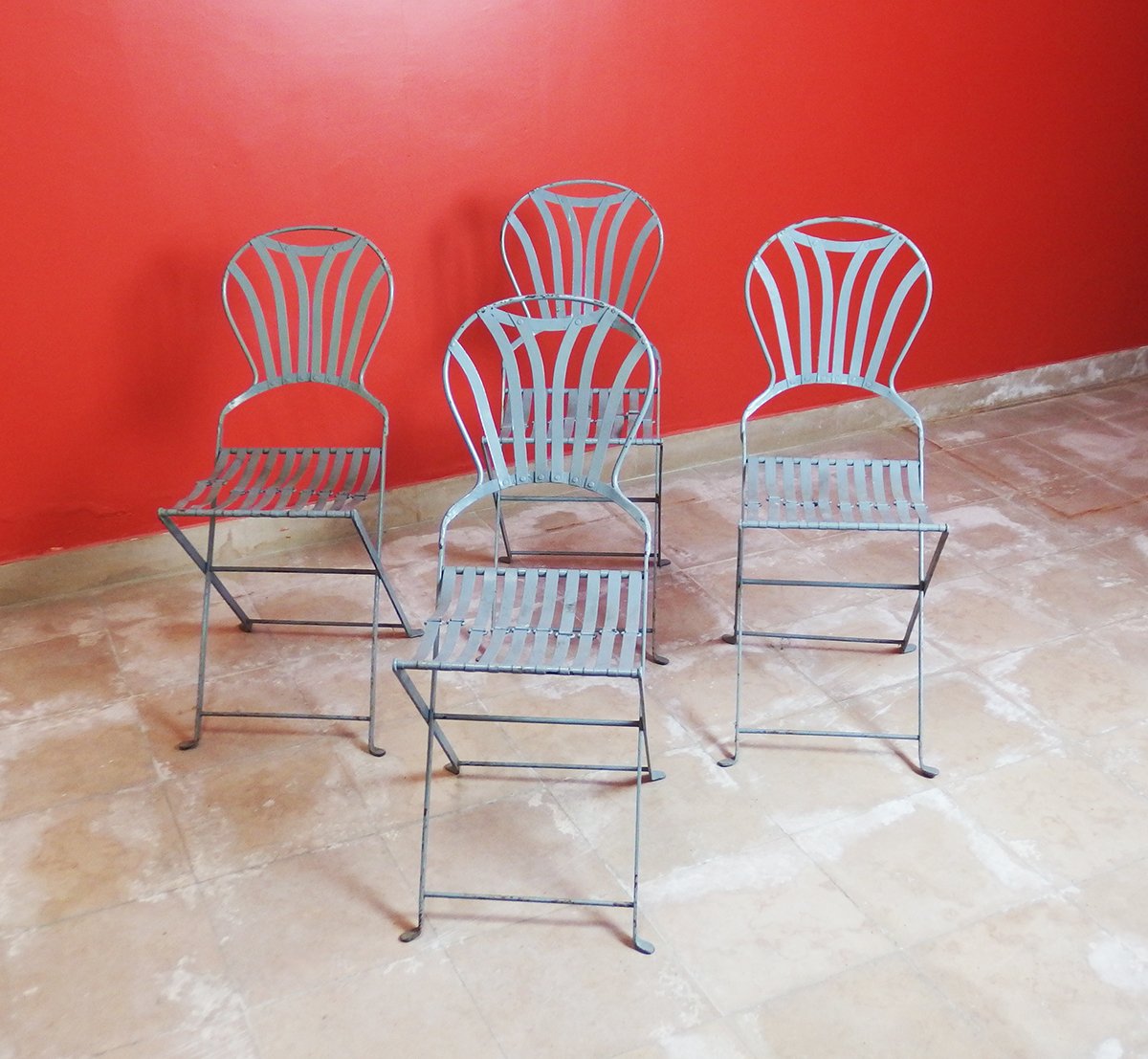 Quatre chaises de jardin pliantes
