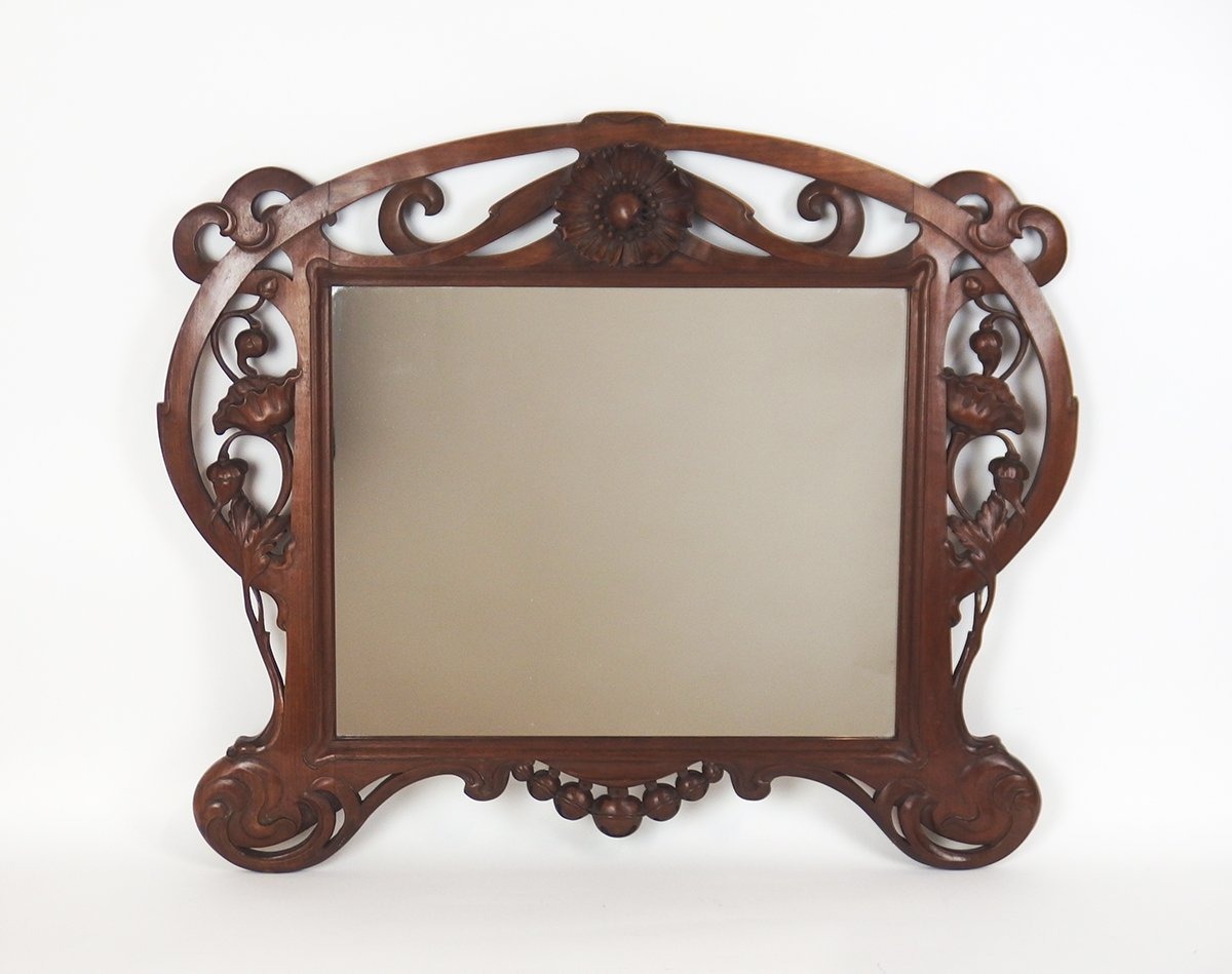 Miroir ou cadre Art Nouveau en noyer sculpté