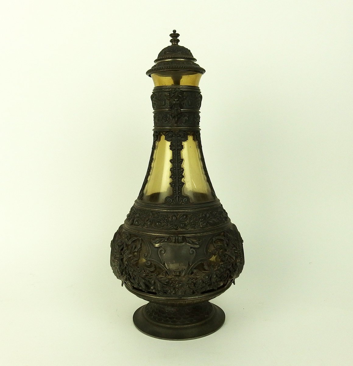 Carafe et quatre verres en étain de style Renaissance -photo-3