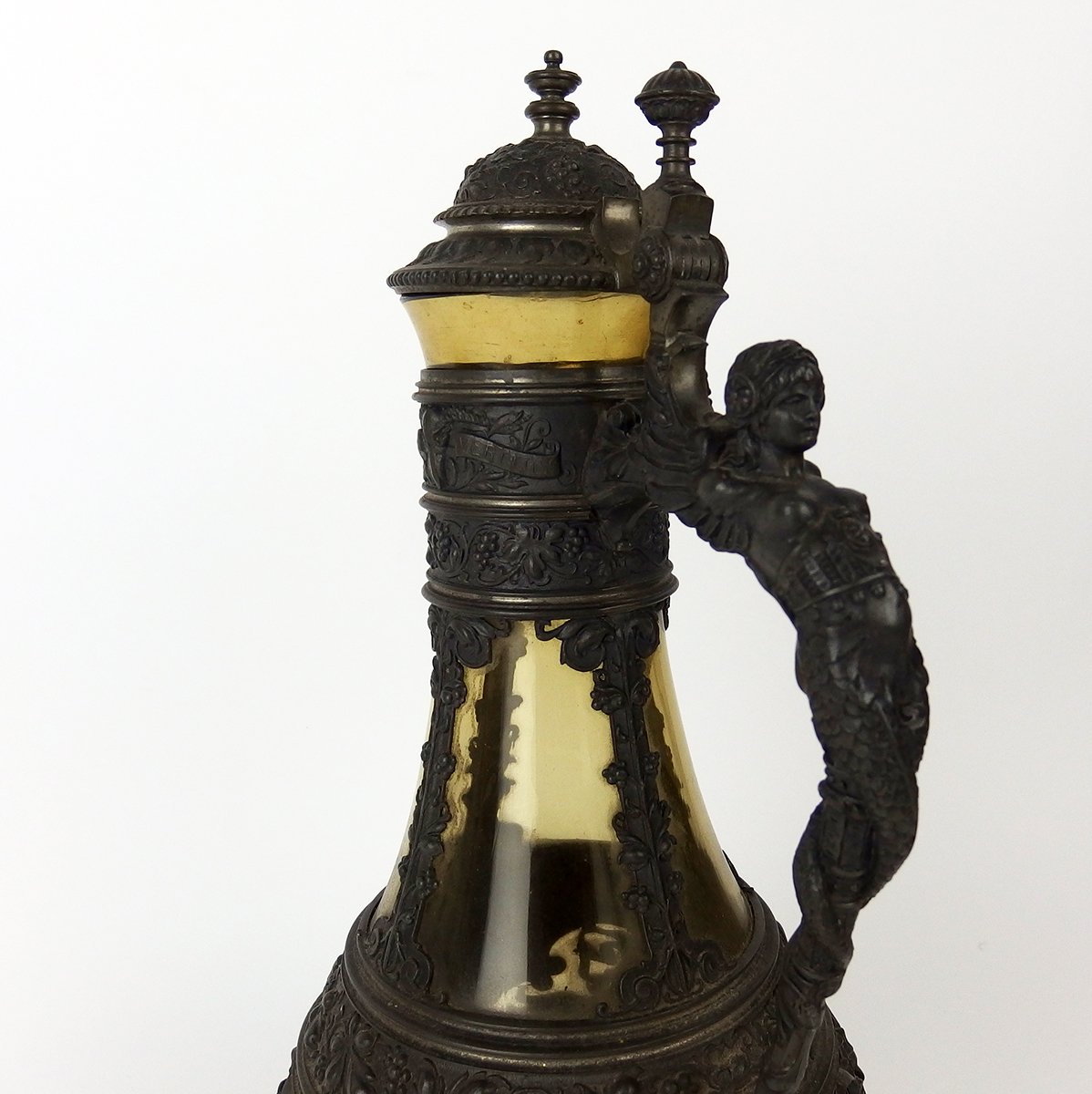Carafe et quatre verres en étain de style Renaissance -photo-1