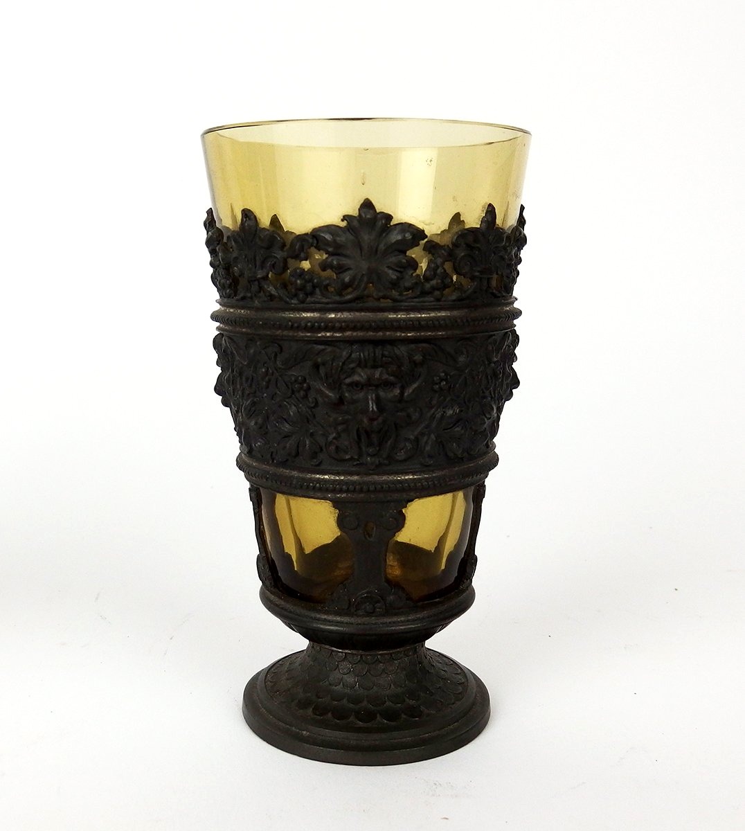 Carafe et quatre verres en étain de style Renaissance -photo-7