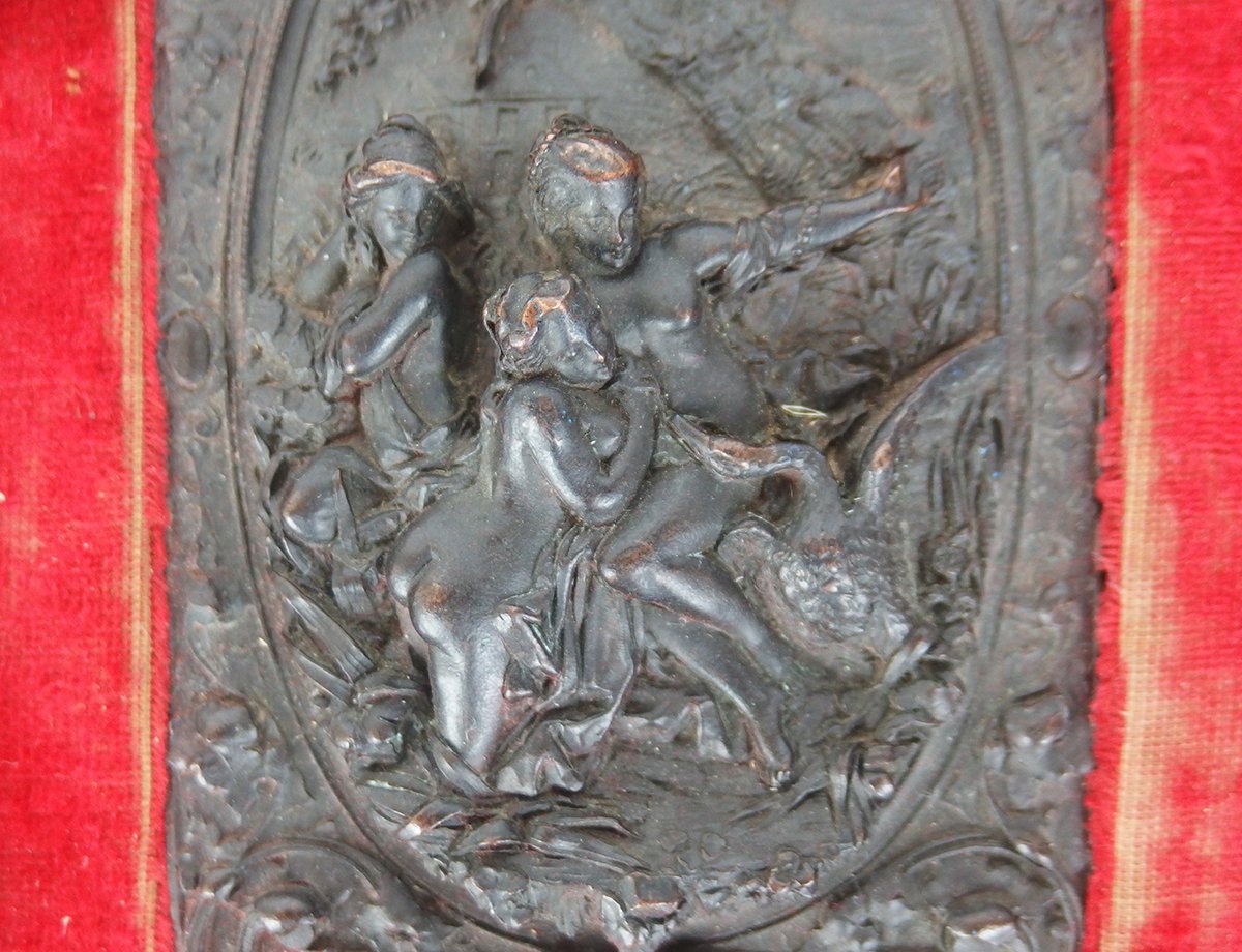 "Léda et le cygne"Bas relief en cuivre repoussé-photo-1