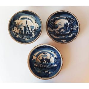 ensemble de trois assiettes en céramique espagnole 18ème siècle