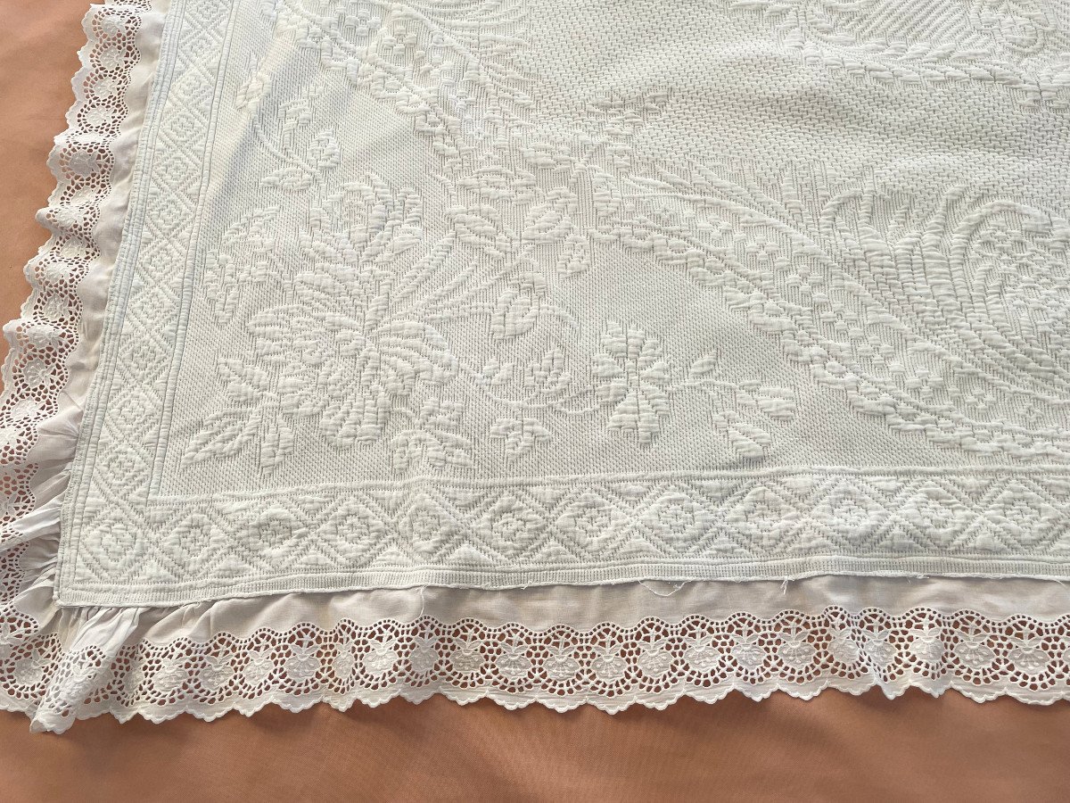 Short Pointe In Marseille Piqué With Ruffle In English Embroidery Old Linen-photo-2