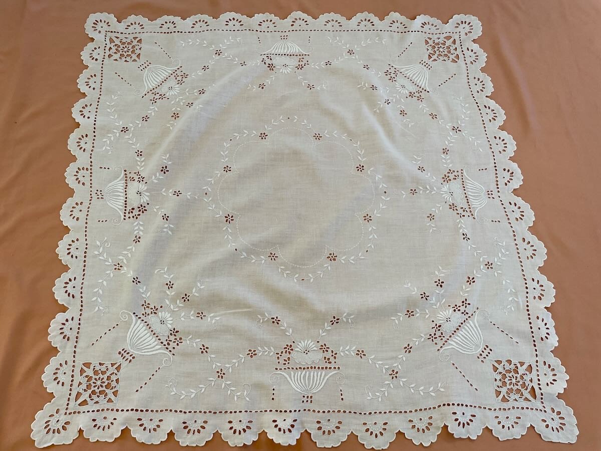 Square Scalloped Tablecloth With Superb Embroidery On Fine Linen Canvas - Old Linen-photo-2