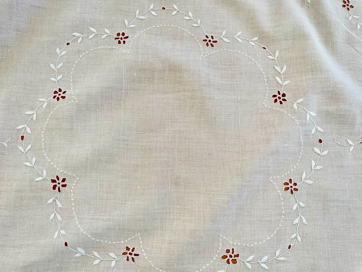 Square Scalloped Tablecloth With Superb Embroidery On Fine Linen Canvas - Old Linen-photo-3