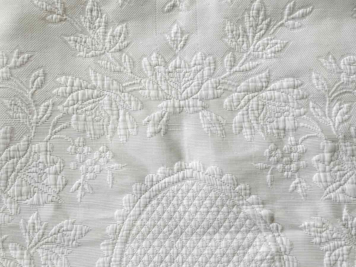 Couverture Provençale En Piqué Blanc,  Beau Relief Avec Motifs Floraux-photo-3