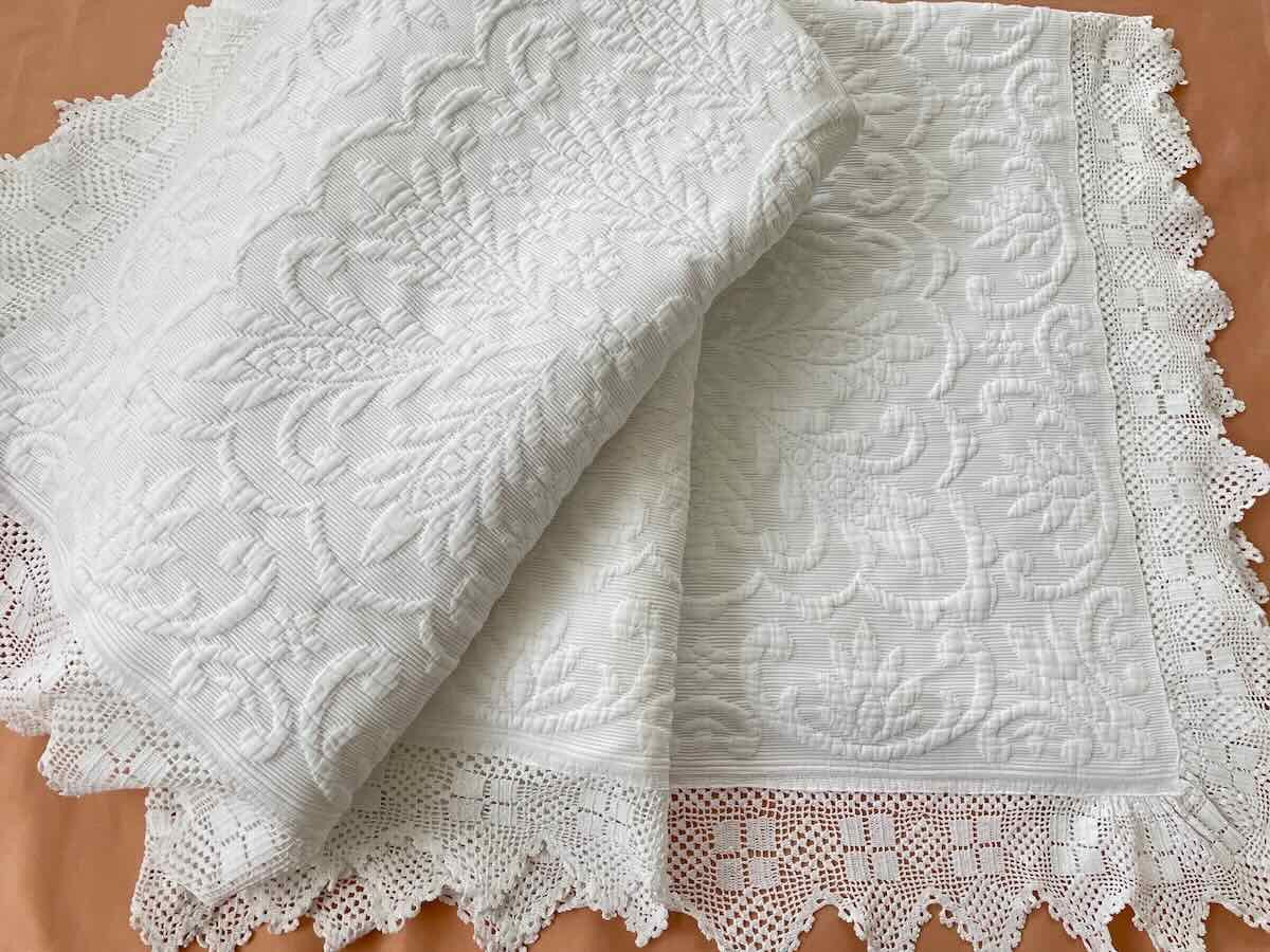 Couverture Provençale En Piqué Blanc,  Beau Relief Avec Motifs Floraux-photo-5