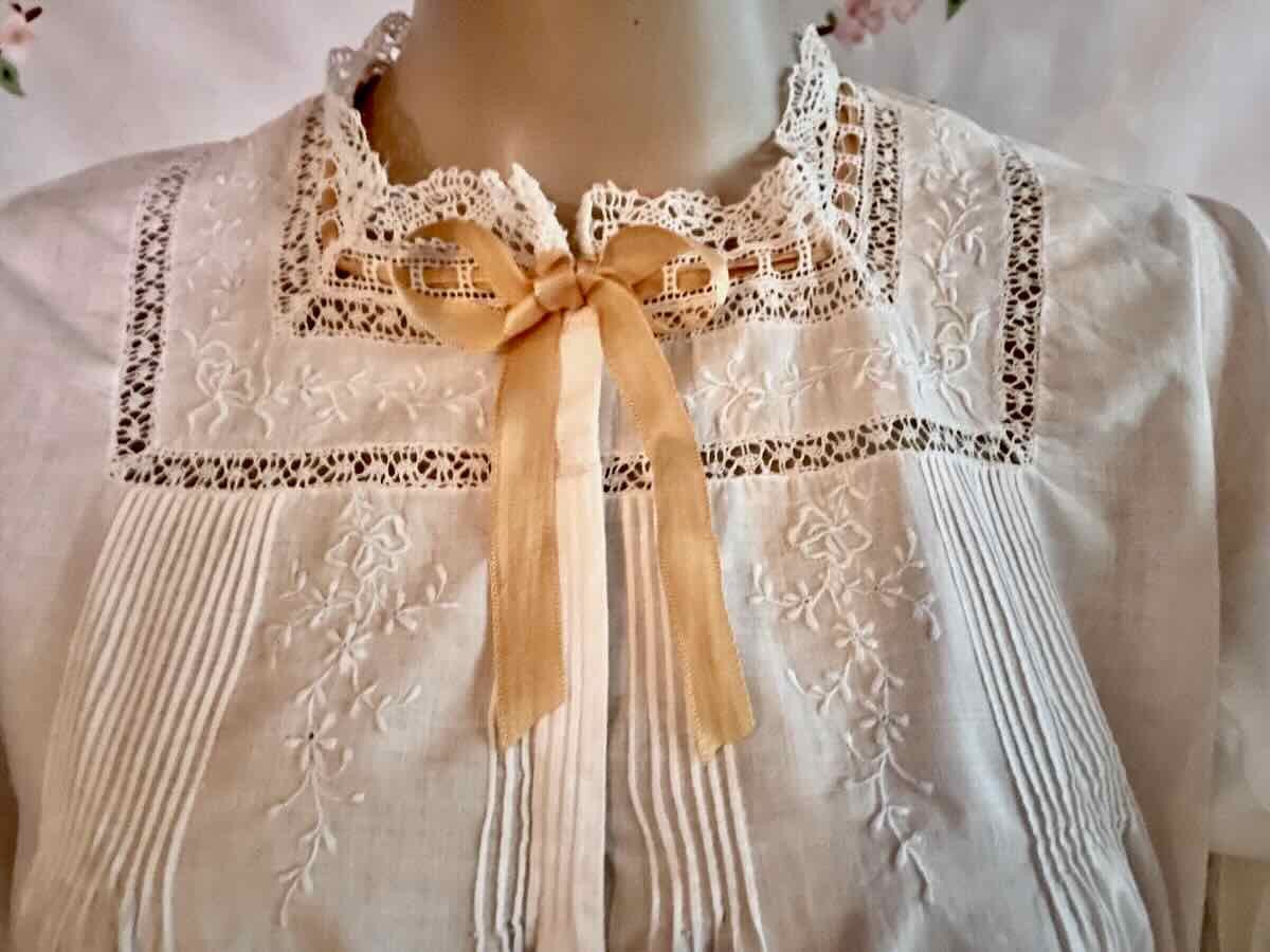 Nightdress: Lace, Hand Embroidery On Fine Percale - Antique Linen