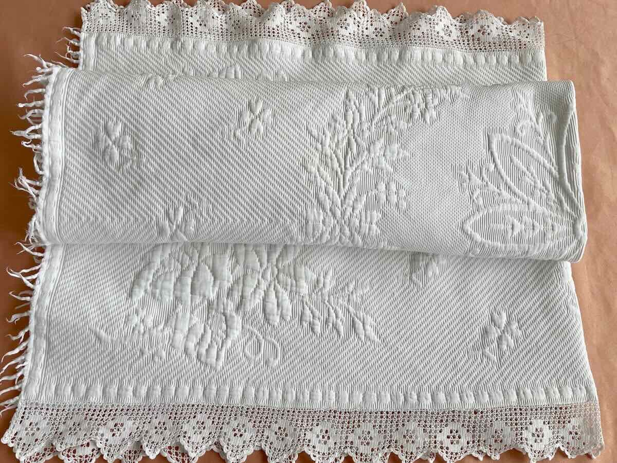 Petite Couverture De Bébé En Piqué Marseillais Avec Dentelle Au Crochet- Linge Ancien-photo-6