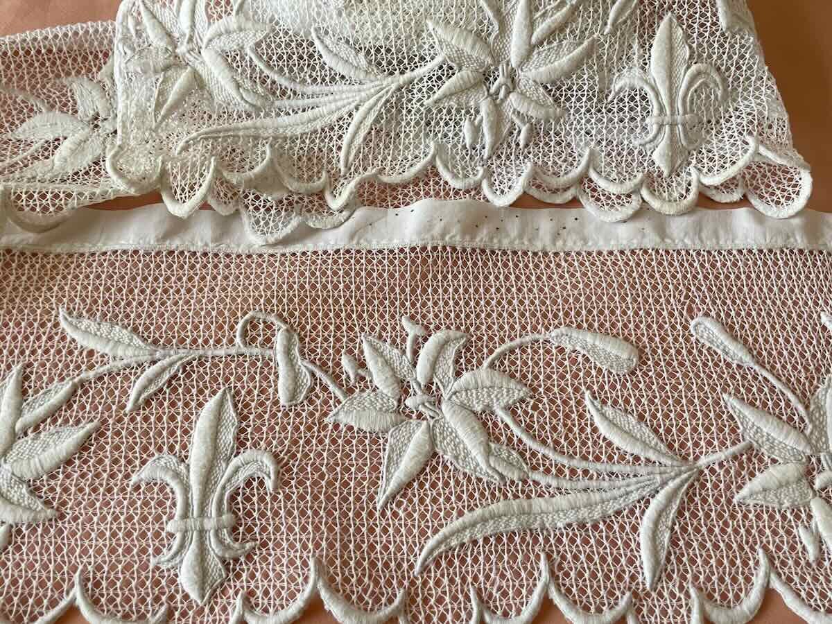  Hand Embroidered Headband, Lily Flowers, Flowering Branches On Fine Lace - Antique Linen-photo-2