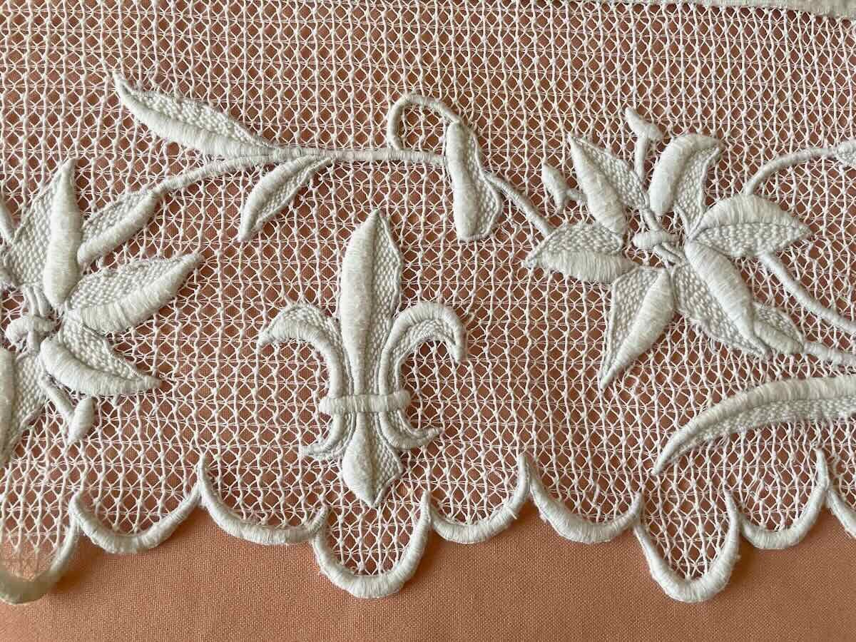  Hand Embroidered Headband, Lily Flowers, Flowering Branches On Fine Lace - Antique Linen-photo-3