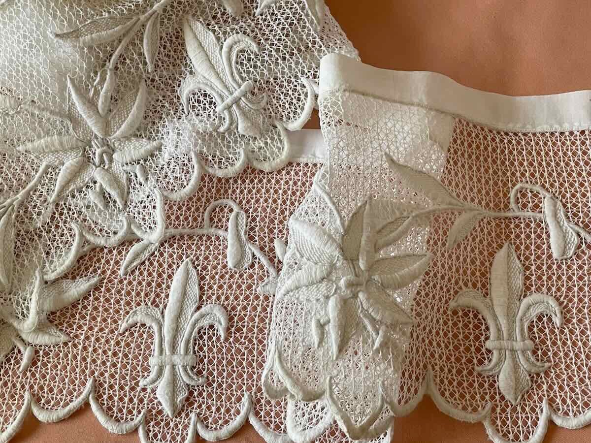  Hand Embroidered Headband, Lily Flowers, Flowering Branches On Fine Lace - Antique Linen-photo-2