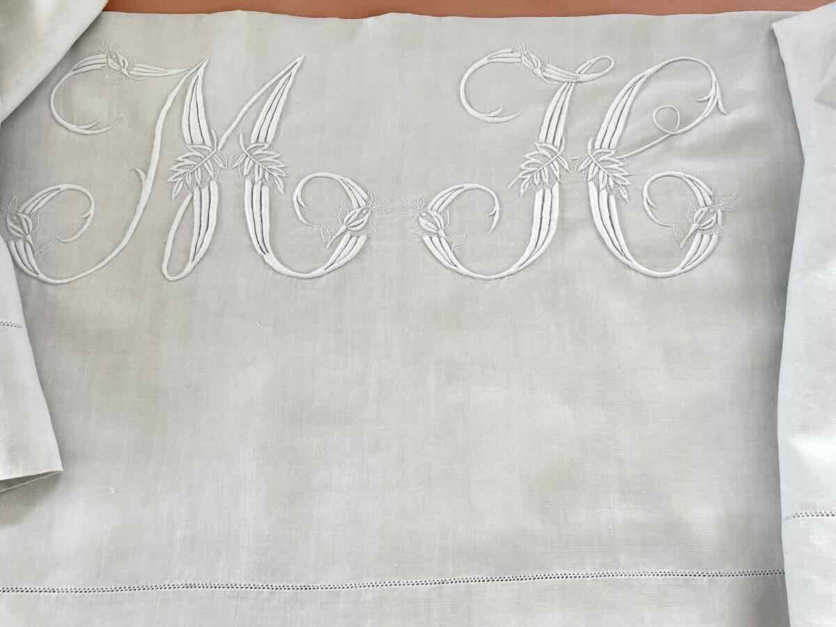 Grand Drap De Lin Avec Imposante Broderie Main Du Monogramme Mh Feuillage- Linge Ancien-photo-1
