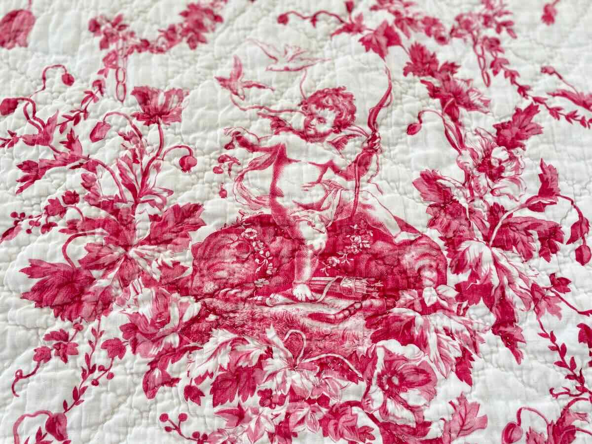 Double-sided Hand-stitched Quilt: White, The Other Floral And Cherub Patterns - Antique Linen-photo-2