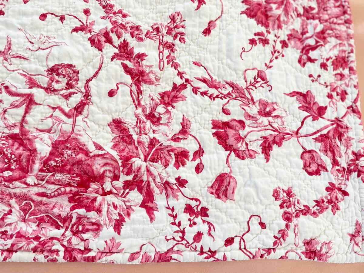 Double-sided Hand-stitched Quilt: White, The Other Floral And Cherub Patterns - Antique Linen-photo-3
