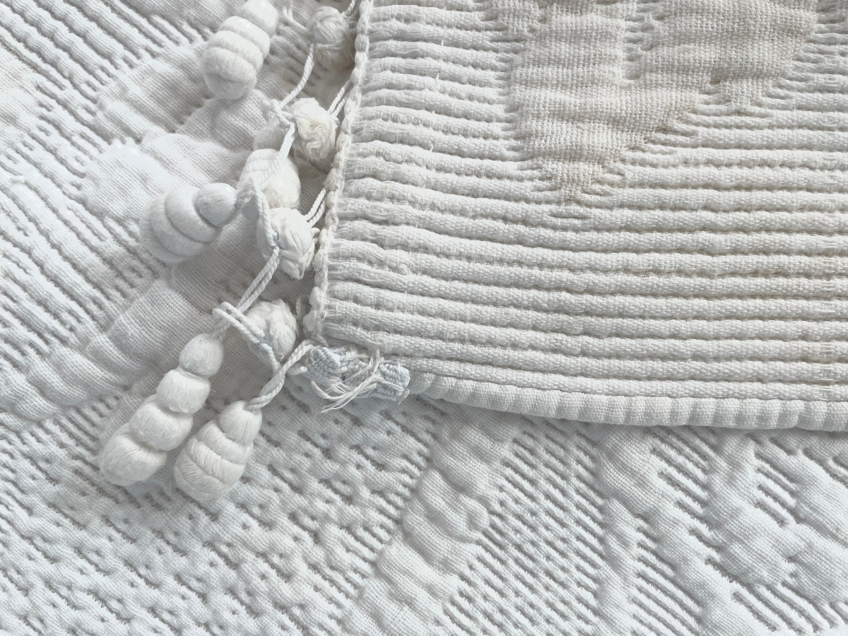 Courtepointe Napoléon III En Piqué Blanc, Beau Relief, Galon à Pompons- Linge Ancien-photo-4