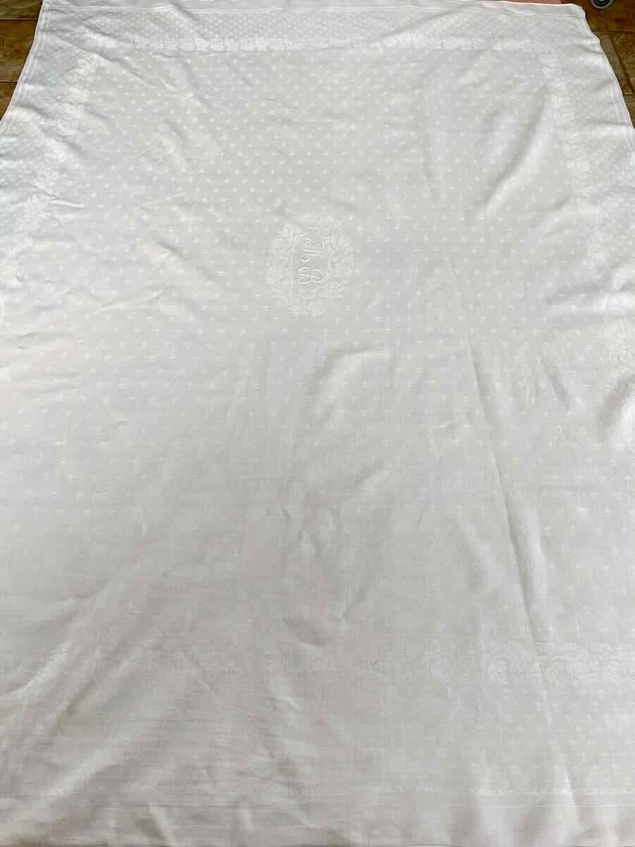 Nappe en damassée lin fin, encadrement  motifs,  fleurs de Lys,  monogramme  MB- Linge Ancien-photo-3