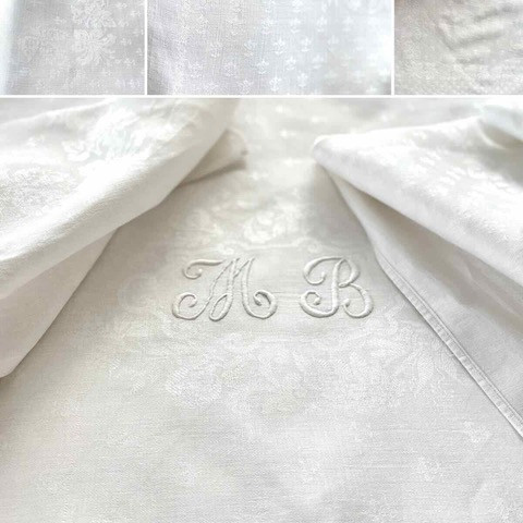 Nappe en damassée lin fin, encadrement  motifs,  fleurs de Lys,  monogramme  MB- Linge Ancien