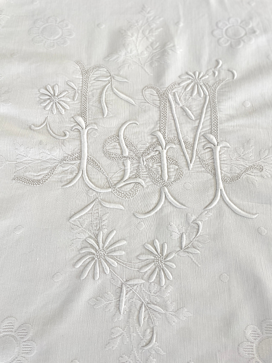 Couverture festonnée  en piqué plat avec un joli relief avec grand monogramme LM - Linge Ancien-photo-2
