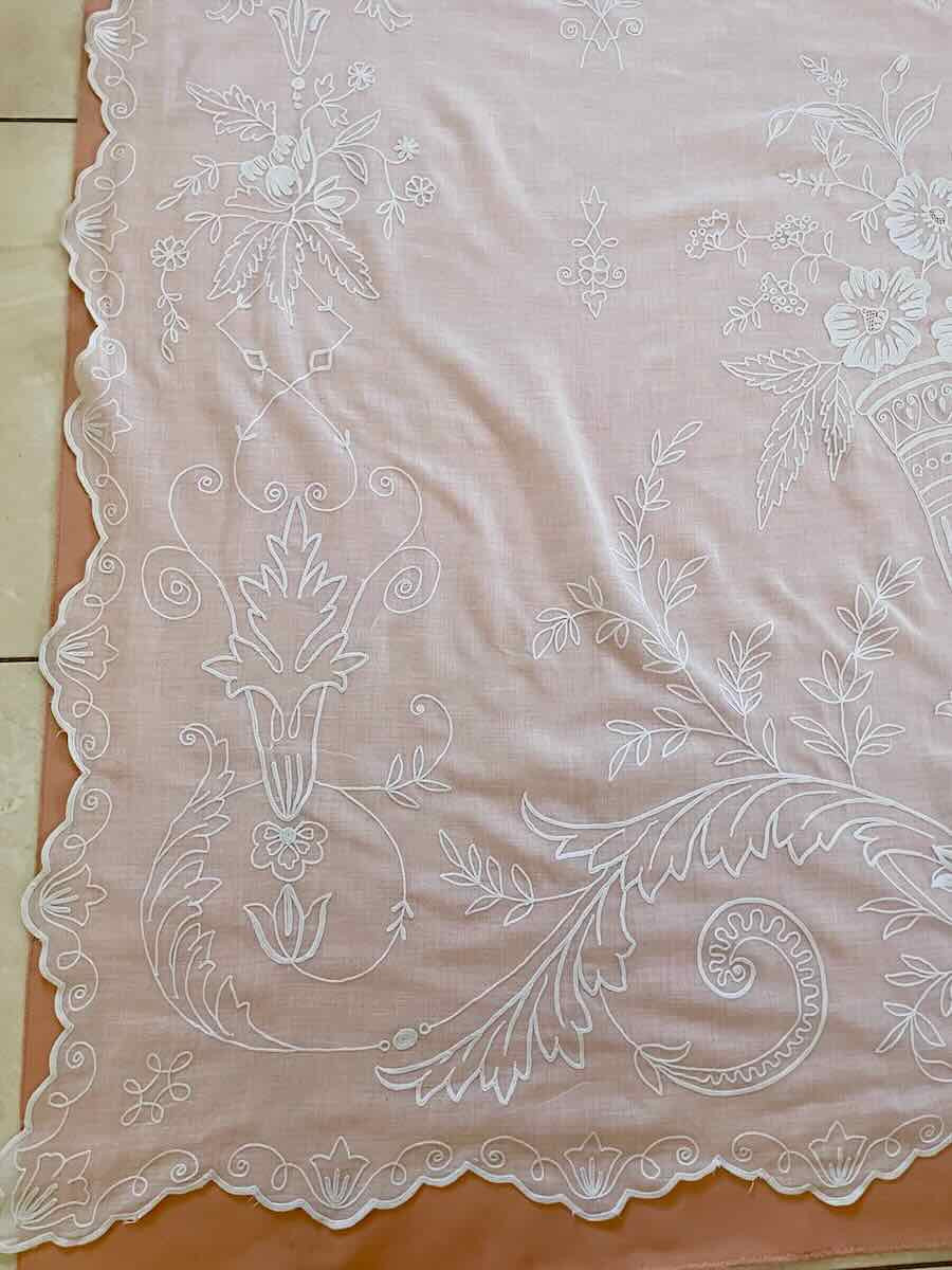 Paire de rideaux en broderie Cornely main sur mousseline coton avec décor fleuri - Linge Ancien-photo-2