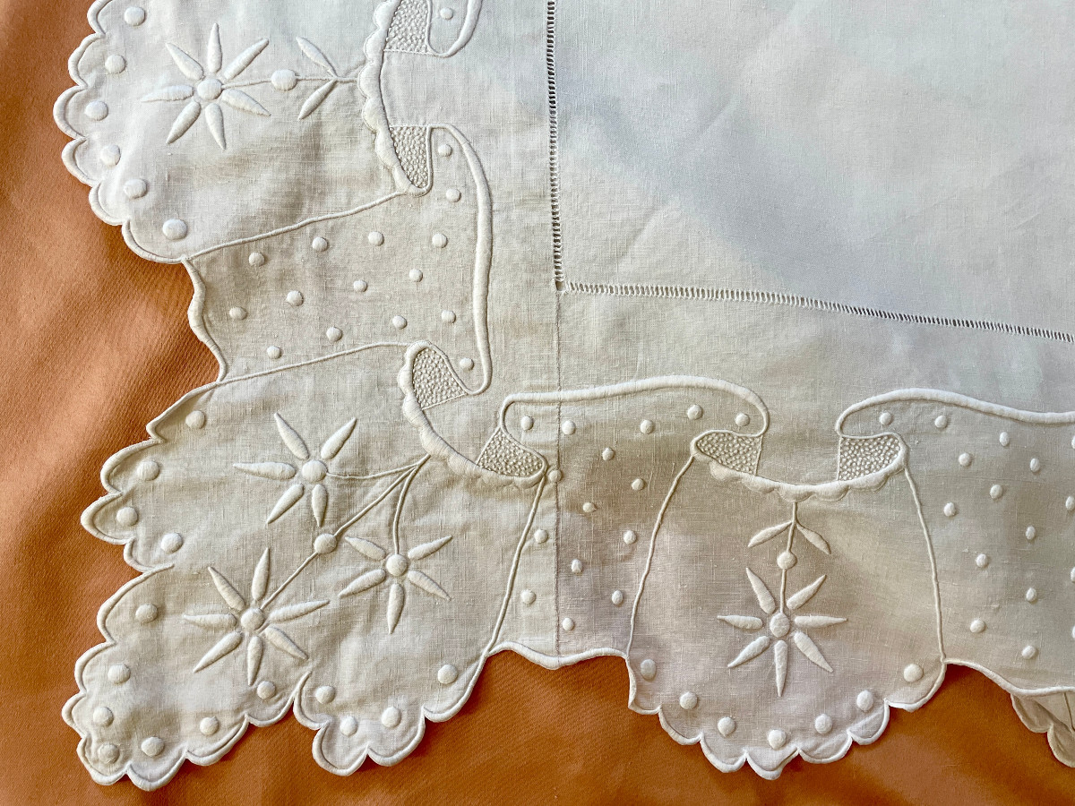 Drap CL fil  lin  festonné avec découverte et  retours brodés: guirlande fleurie - Linge Ancie-photo-3