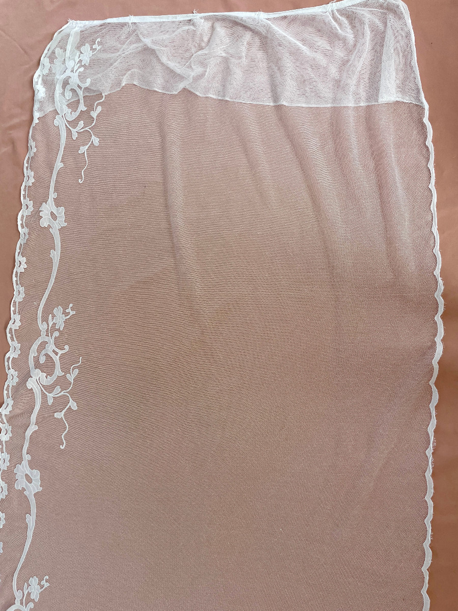 Grande paire rideaux tulle blanc, applications motifs brodés point de chainette- Linge Ancien-photo-4