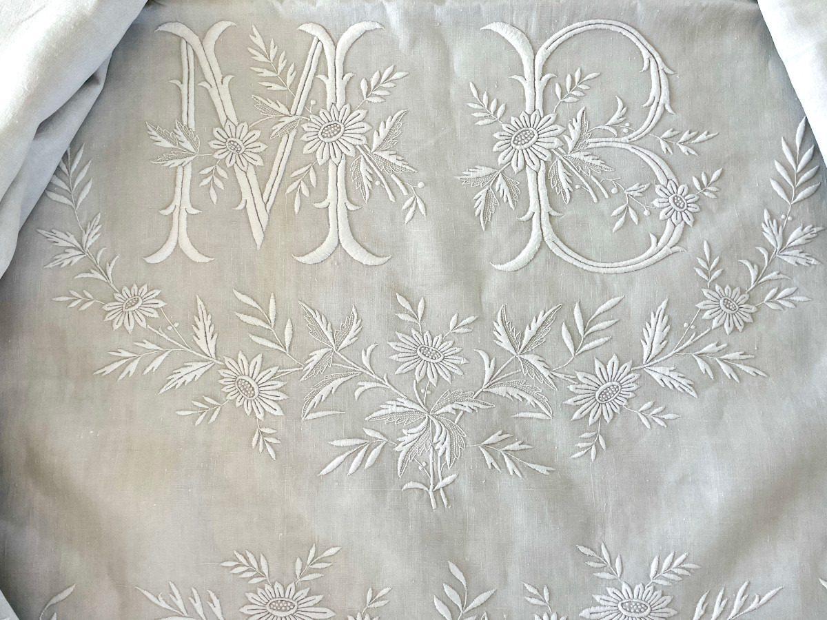 Large Mb Sheet In New Fine Linen With Discovery, Embroidered Returns: Floral Garland - Antique Linen-photo-4