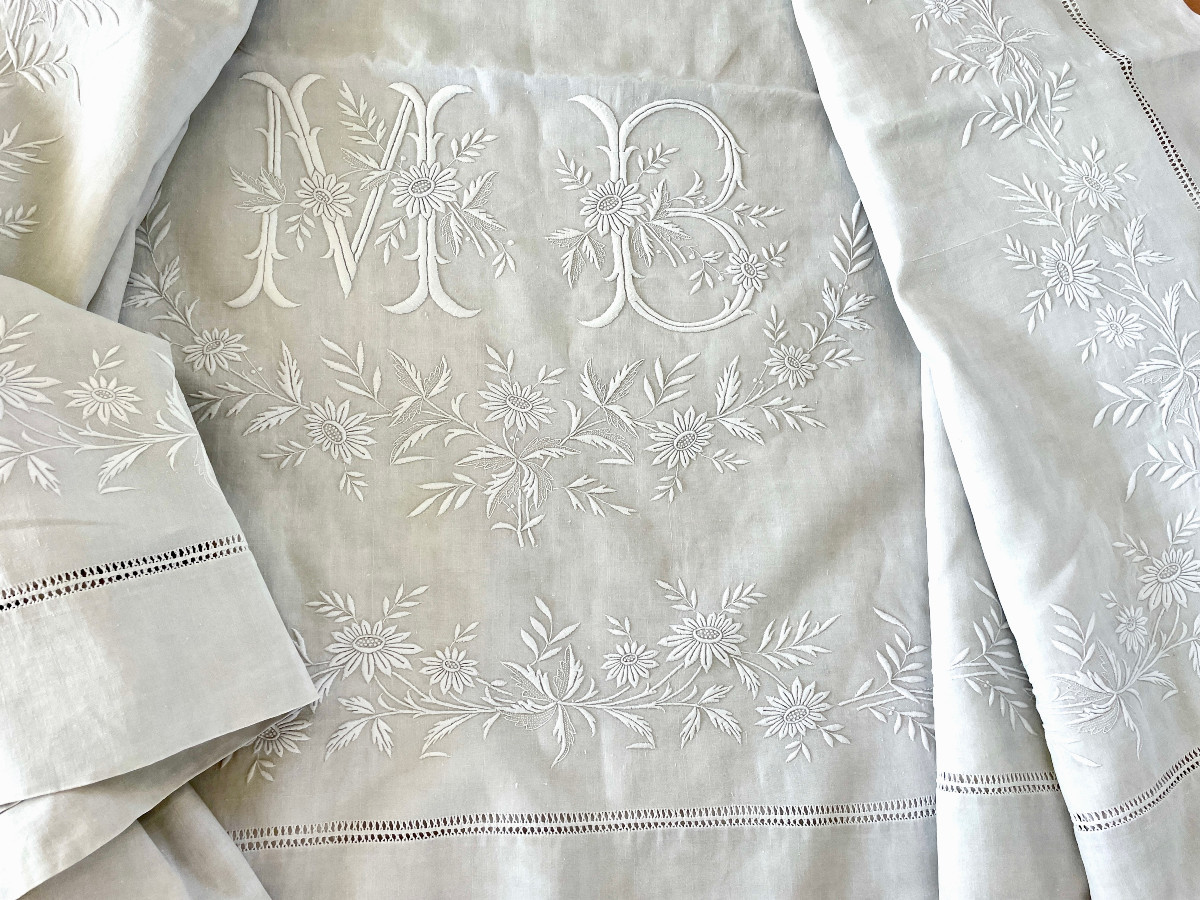 Large Mb Sheet In New Fine Linen With Discovery, Embroidered Returns: Floral Garland - Antique Linen-photo-4