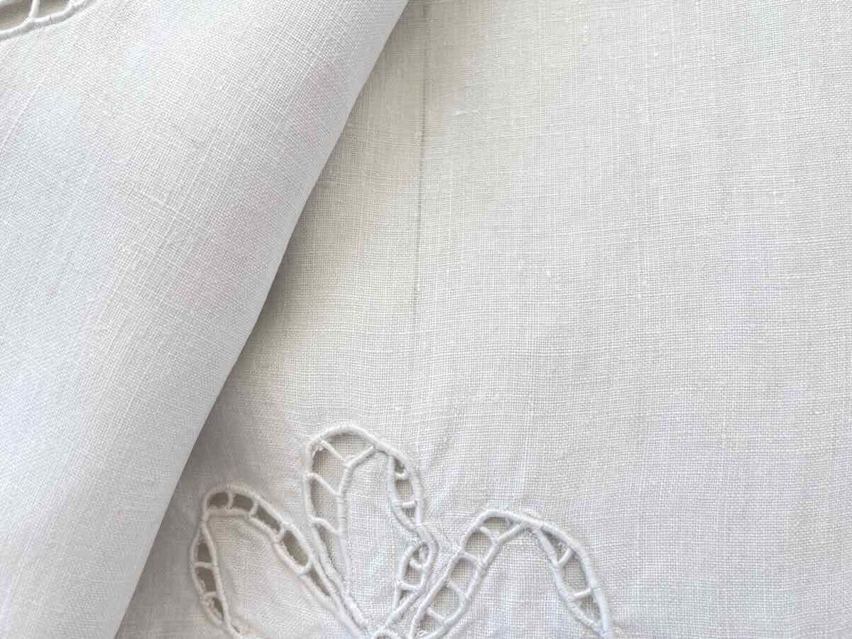 Grand drap,retours, monogramme JF imposante broderie main sur lin fin, état neuf - Linge ancien-photo-4