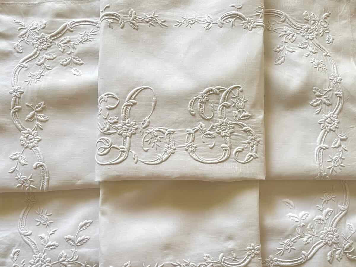 Pillowcase With Imposing Garland And Mono Lb Embroidery On Linen Thread - Antique Linen-photo-3