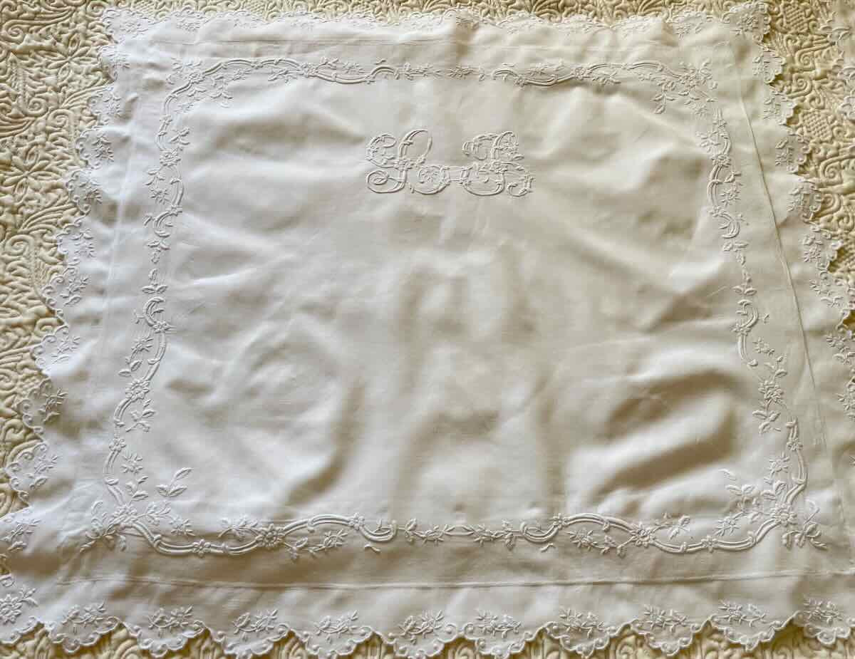 Pillowcase With Imposing Garland And Mono Lb Embroidery On Linen Thread - Antique Linen-photo-4