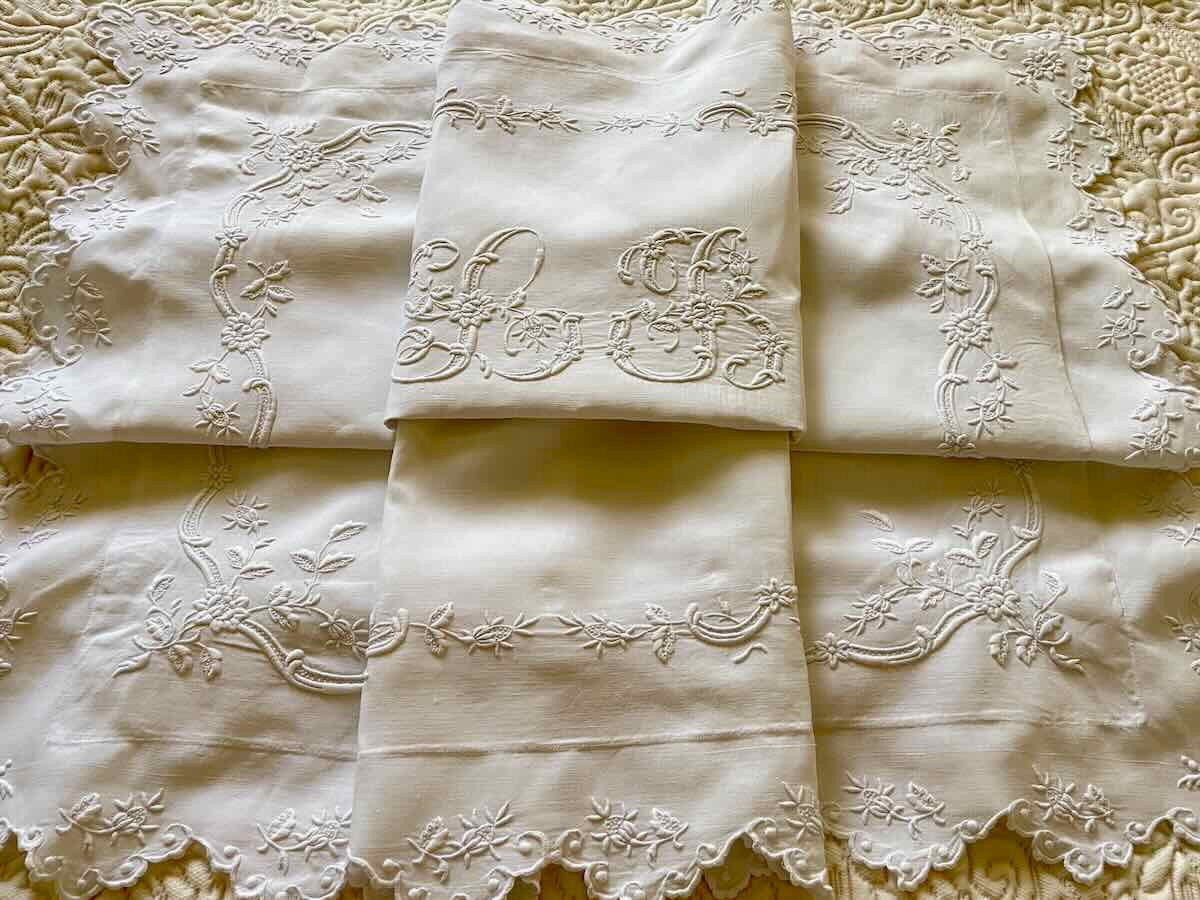 Pillowcase With Imposing Garland And Mono Lb Embroidery On Linen Thread - Antique Linen-photo-2