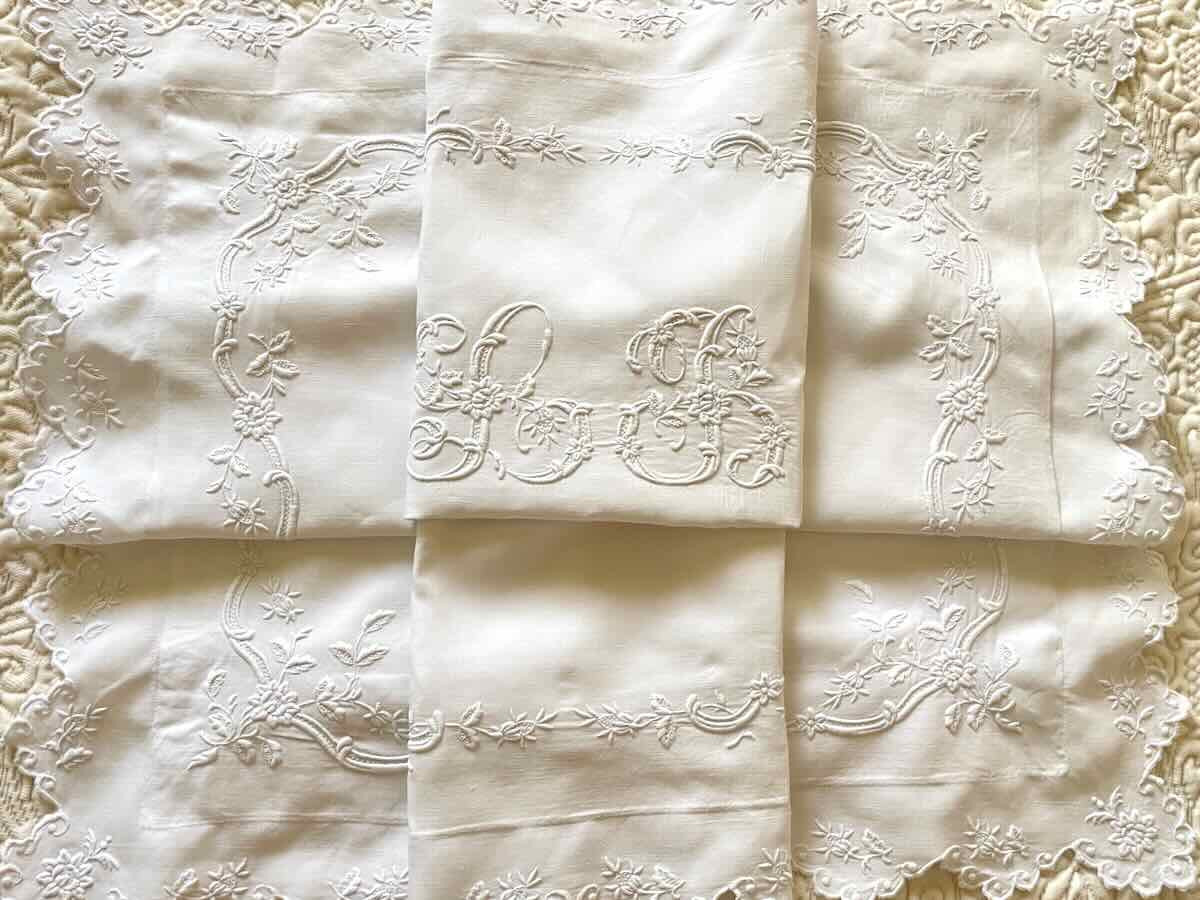 Pillowcase With Imposing Garland And Mono Lb Embroidery On Linen Thread - Antique Linen