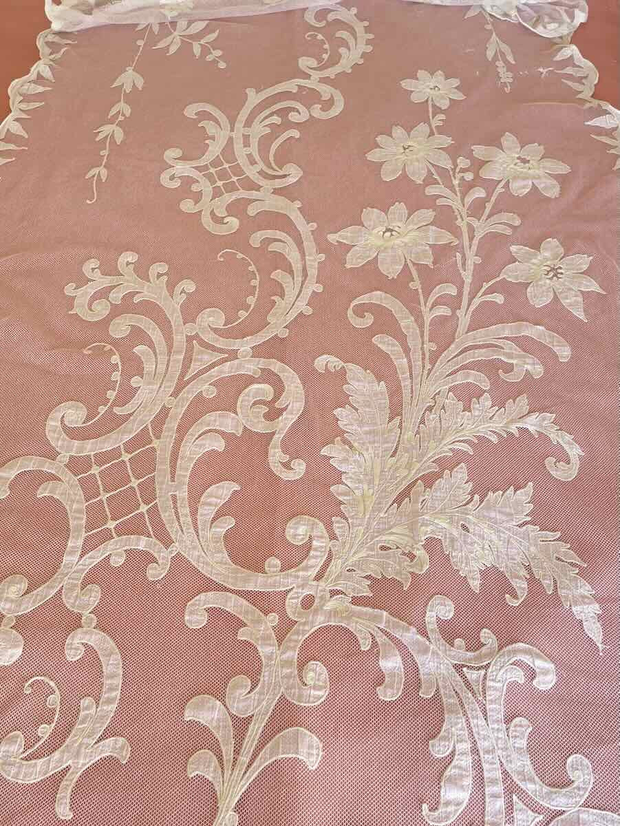Large Curtain In Fine White Tulle With Embroidered Motifs In Napoleon III Color-photo-4