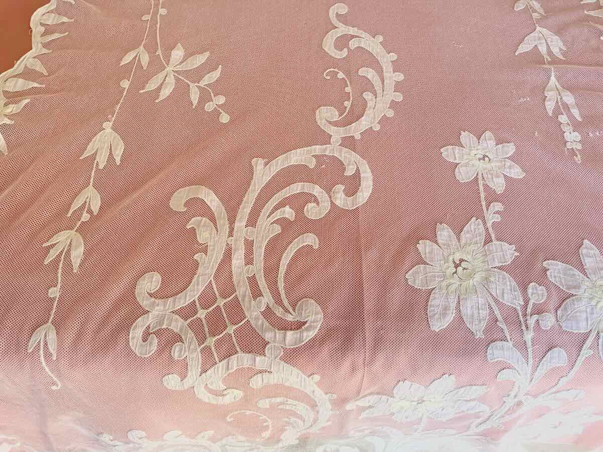 Large Curtain In Fine White Tulle With Embroidered Motifs In Napoleon III Color-photo-3
