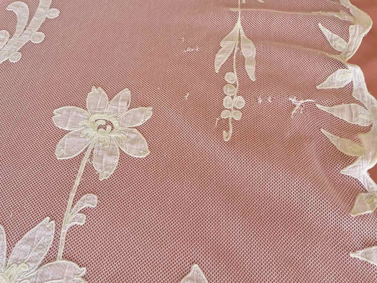 Large Curtain In Fine White Tulle With Embroidered Motifs In Napoleon III Color-photo-4