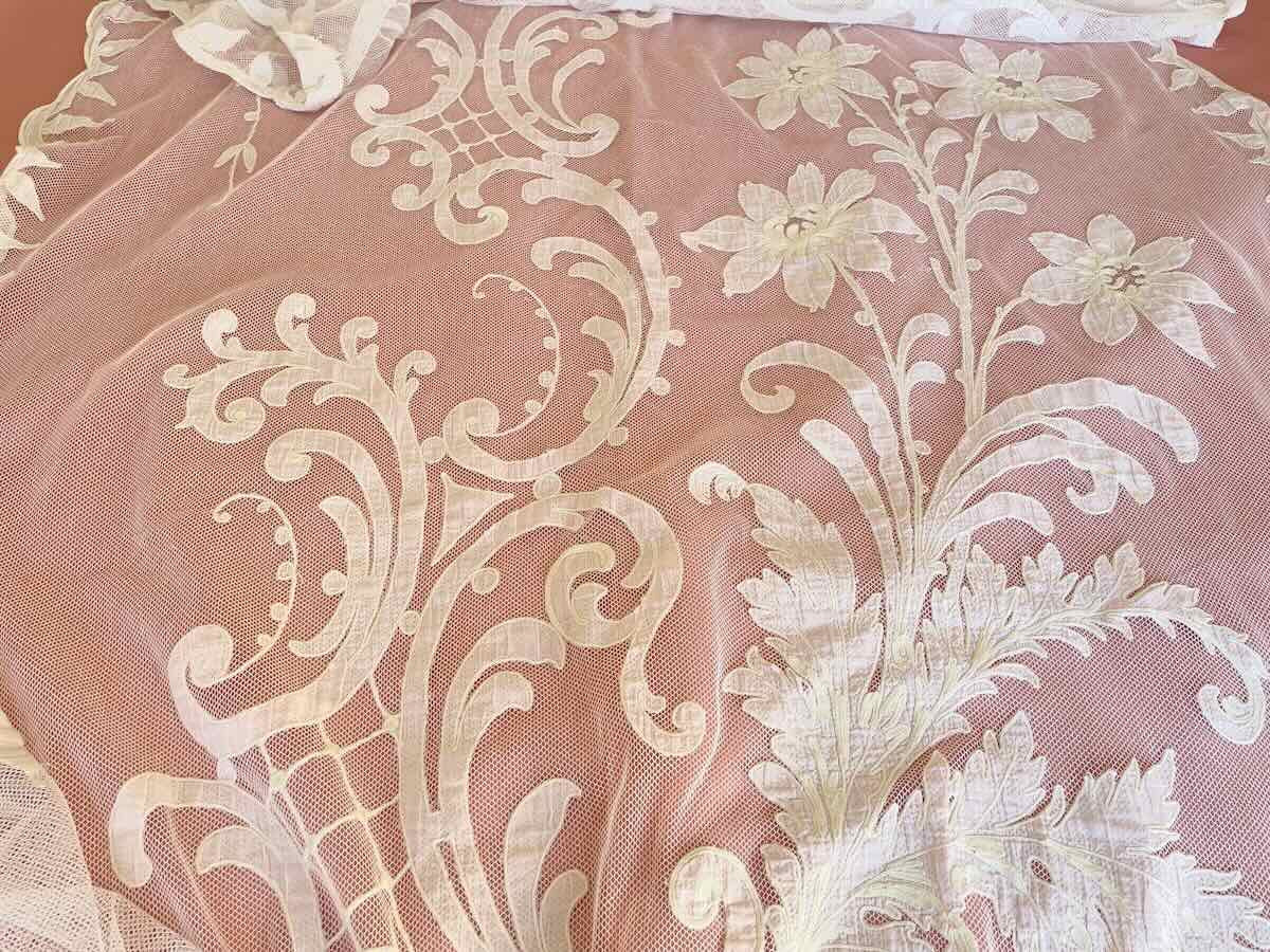 Large Curtain In Fine White Tulle With Embroidered Motifs In Napoleon III Color-photo-5