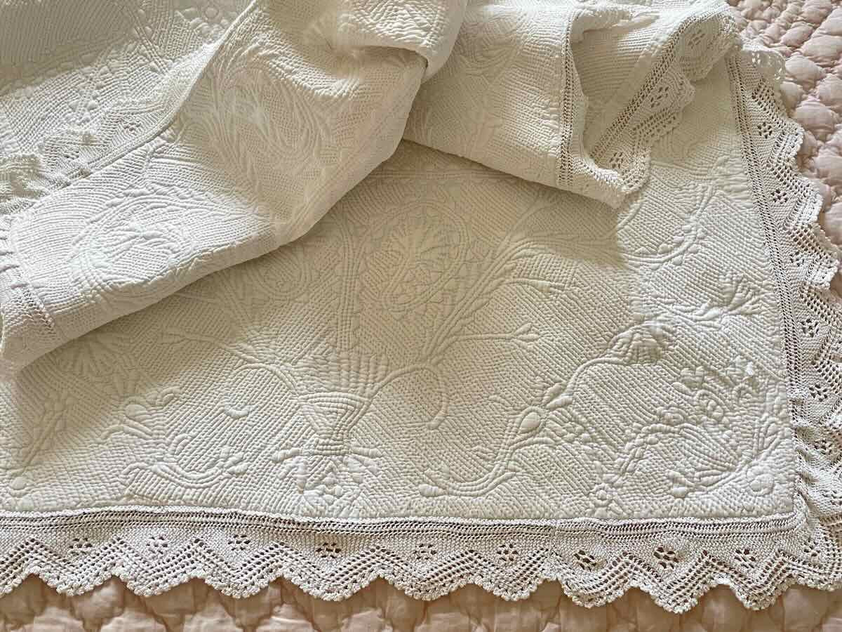 Genuine Small Antique Vermiculated Boutis, 18/19th Century, Provence: Collection - Antique Linen