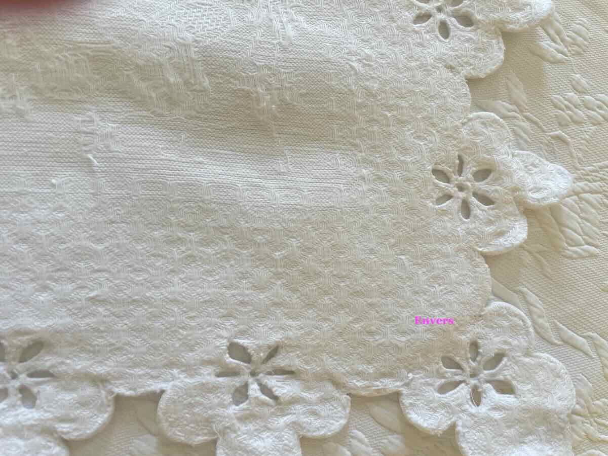 Petite couverture festonnée en piqué brodé de l'inscription :  Bébé - Linge Ancien-photo-2