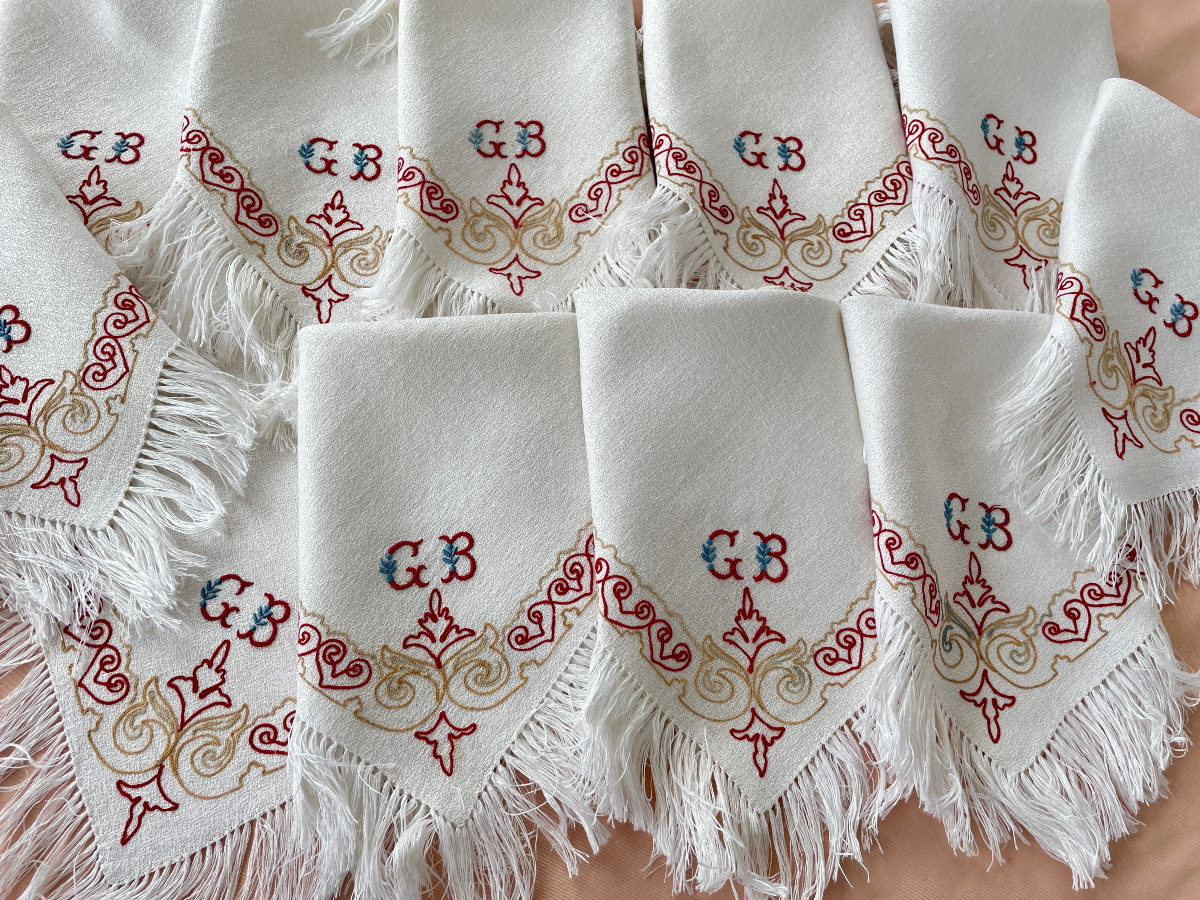 Set Of 12 Small Fringed Napkins, Linen Granite, Colored Embroidery Point De Beauvais, Napoleon I