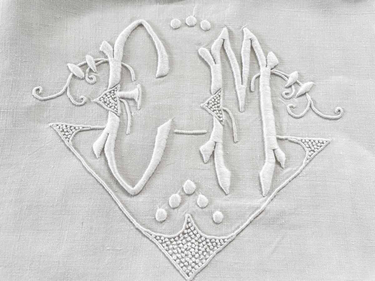 Beautiful Hand-embroidered Bed Set: 1 Large Sheet, 2 Cm Monogrammed Pillowcases, Fine Linen - Linge Ancien-photo-1
