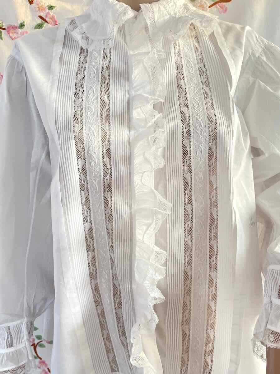 Chemisier enjolivé  broderie main, volants, plis nervurés, dentelle Valencienne - Linge Ancien-photo-2