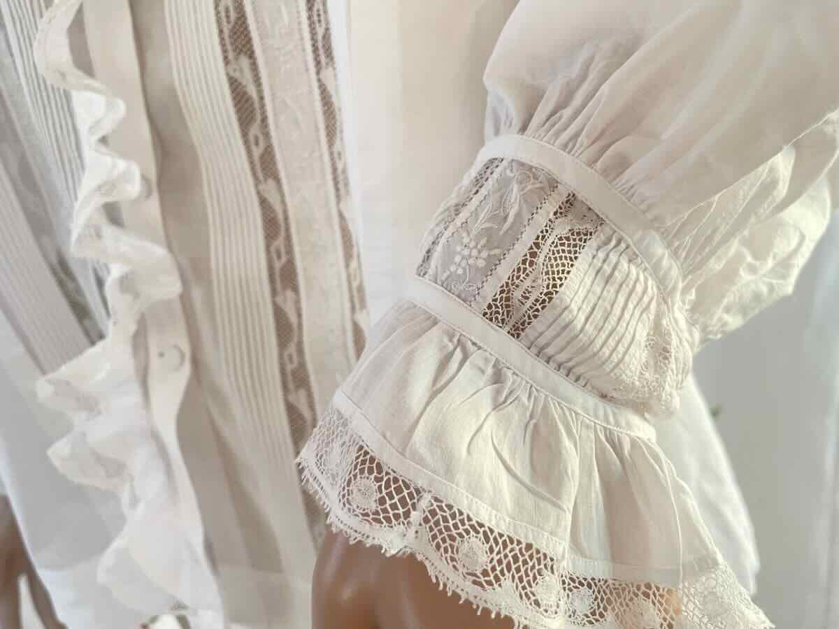 Chemisier enjolivé  broderie main, volants, plis nervurés, dentelle Valencienne - Linge Ancien-photo-4